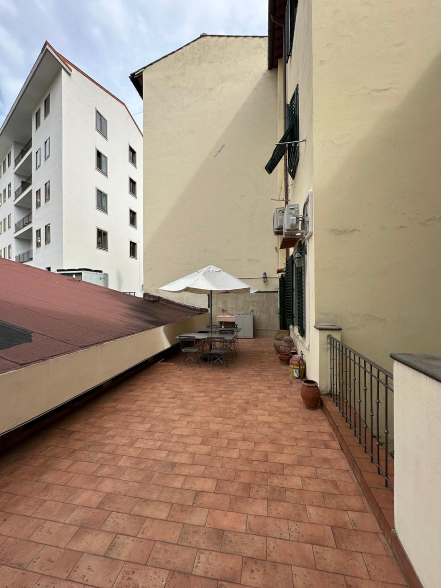 Santa Maria Novella Large Terrace Apartment Florenz