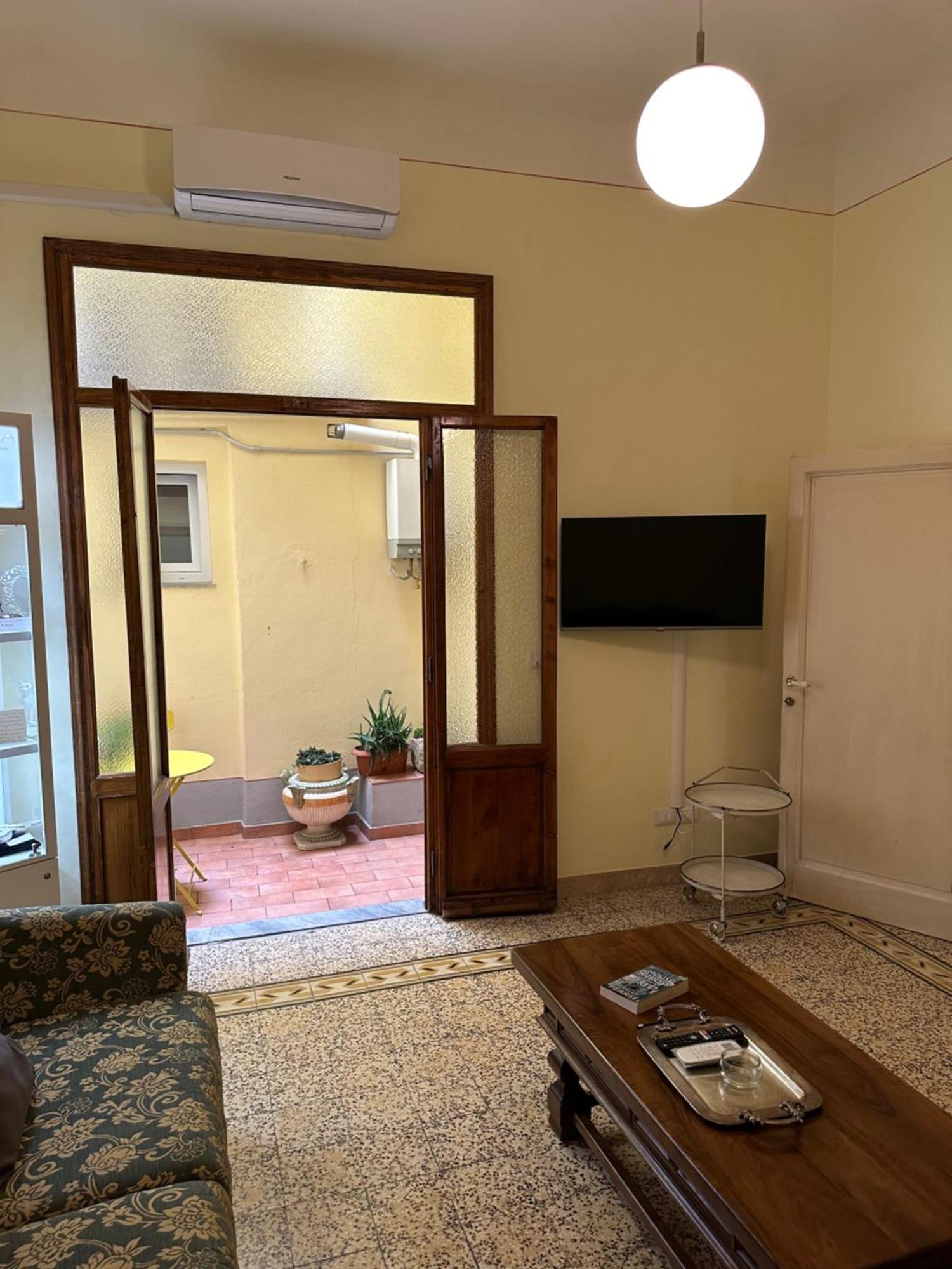 Santa Maria Novella Large Terrace Apartment Florenz
